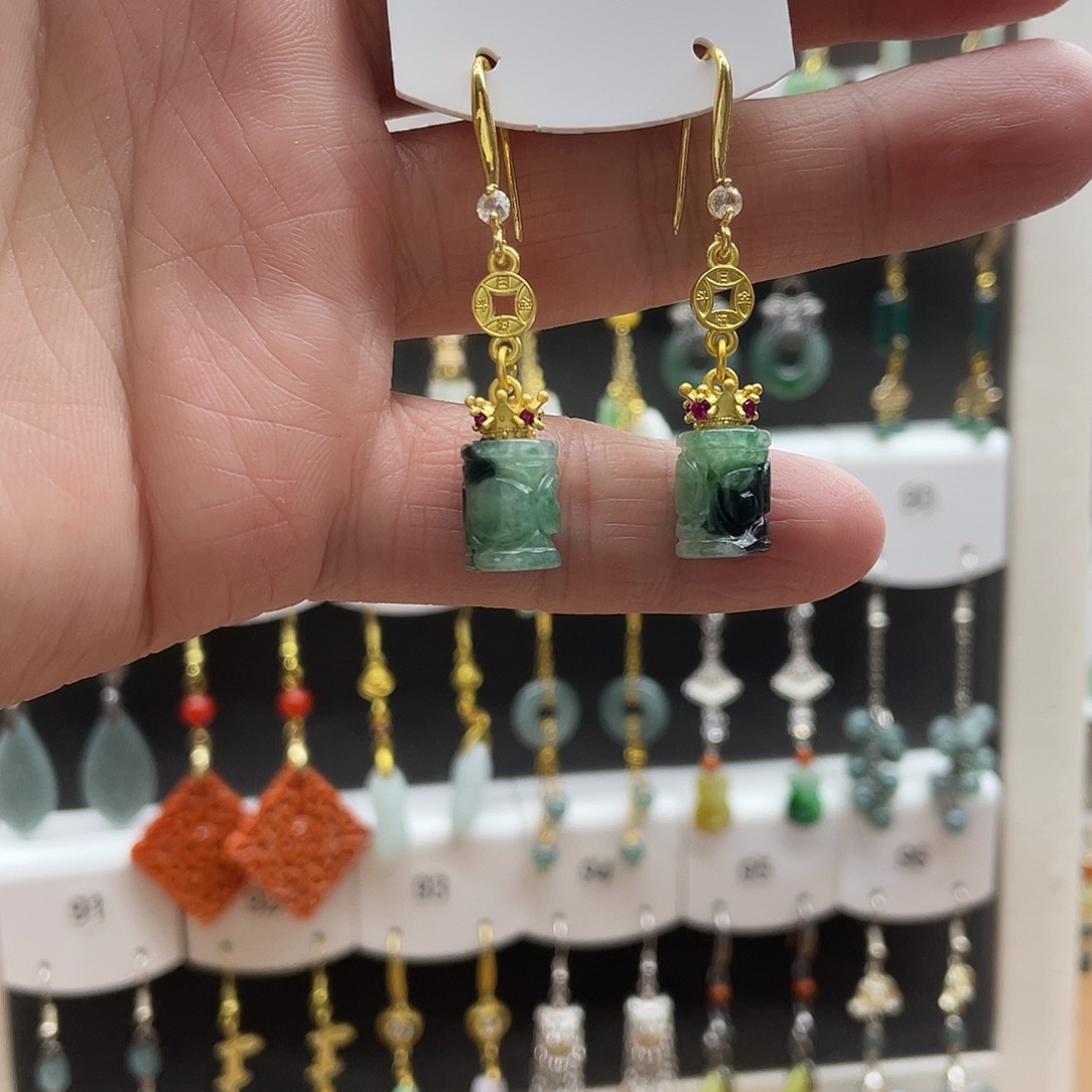 彩***虹翡翠未镶嵌耳饰翡翠未镶嵌耳饰8