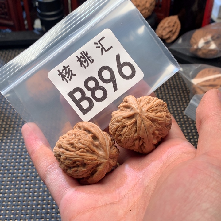 文玩核桃吊坠红锦鲤