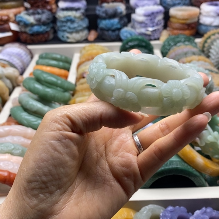 未镶嵌手镯石英质玉