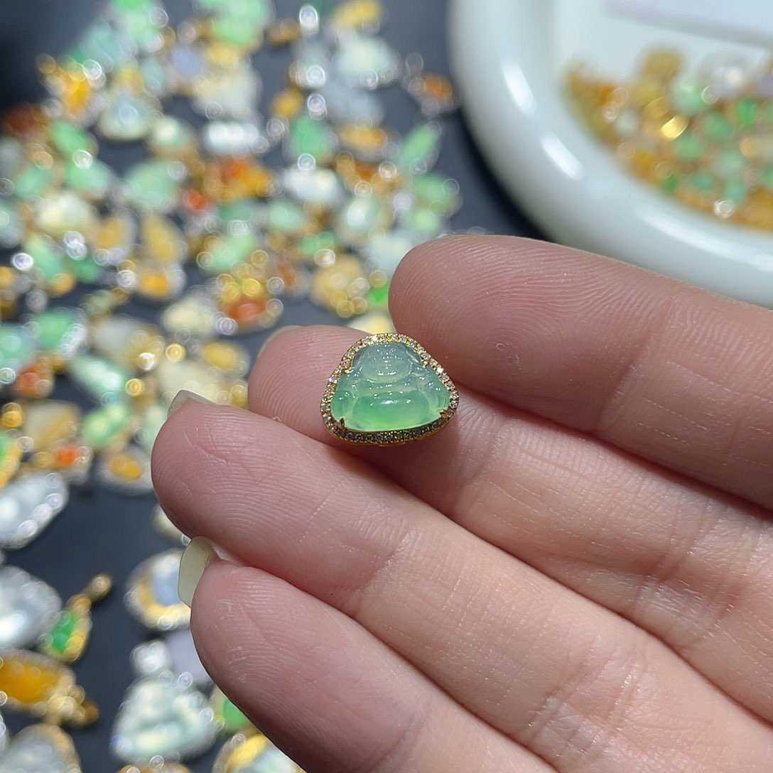 翡翠颈饰18K金镶嵌羊*咩天然翡翠18kA货