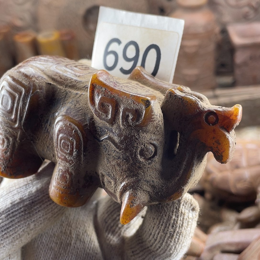 钱***币和田玉（糖玉）未镶嵌挂件