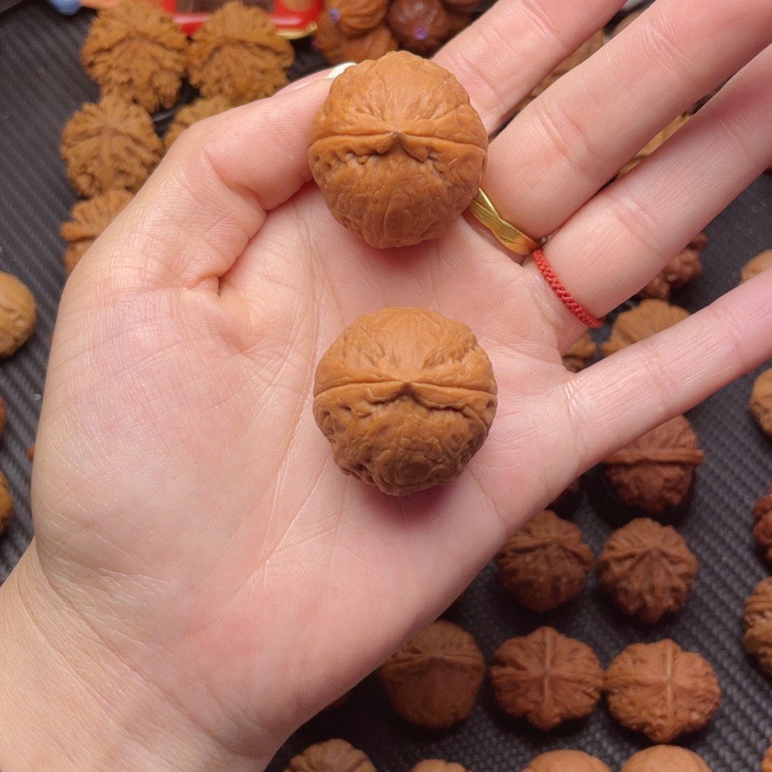 R***…把件文玩核桃龙珠