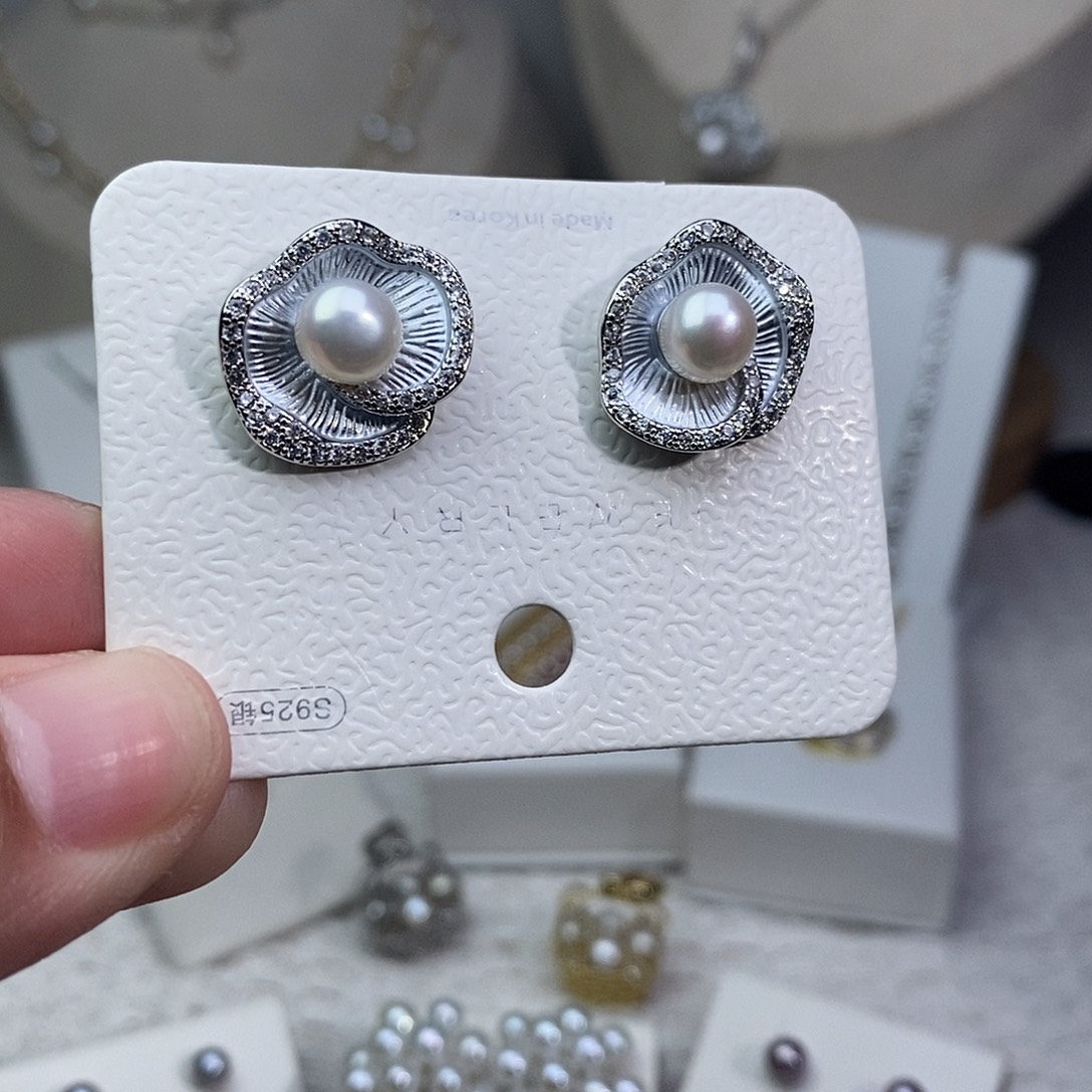 淡水珍珠银S925镶嵌耳饰