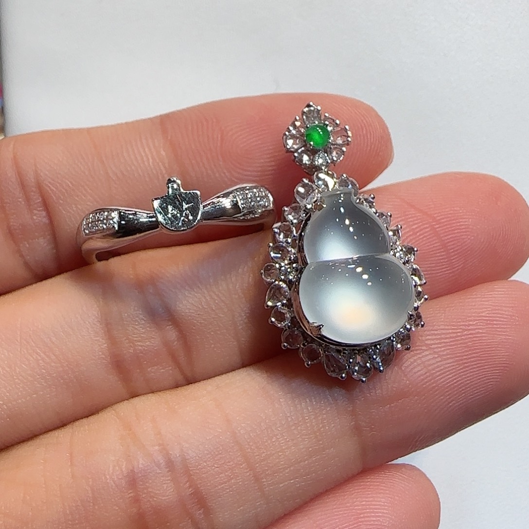 翡翠戒指18K金镶嵌葫芦两用