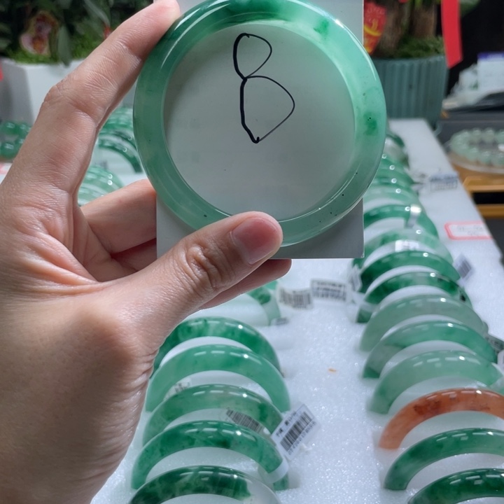 石英质玉手镯未镶嵌