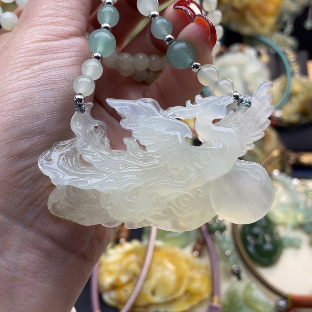 蛇纹石玉颈饰未镶嵌