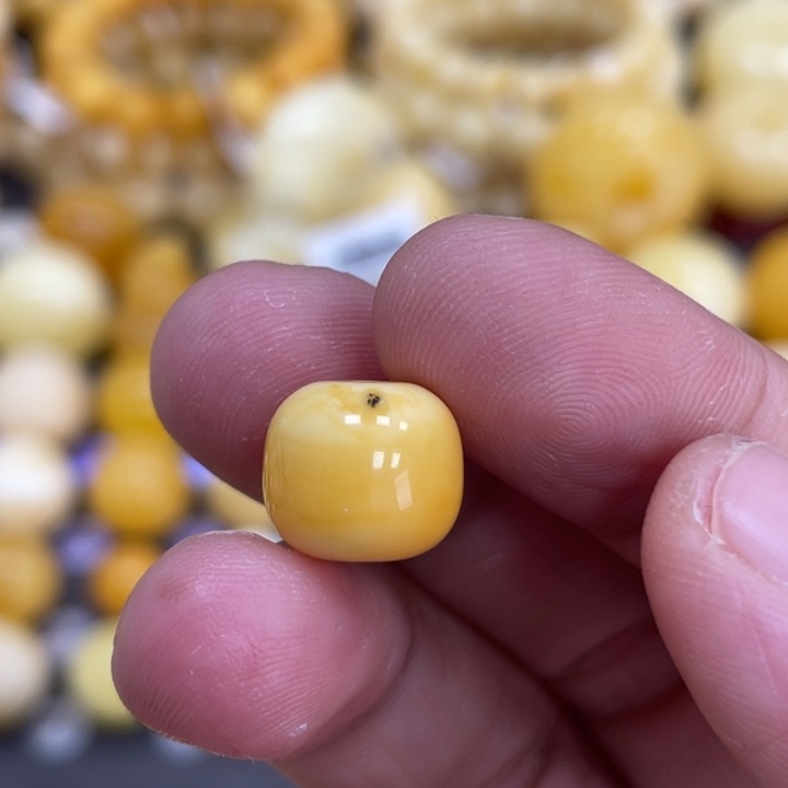 裸石蜜蜡未镶嵌11.4*10.2mm瑕疵