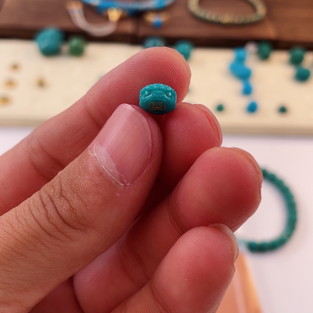 绿松石颈饰未镶嵌