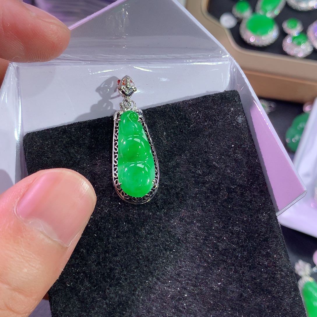 翡翠吊坠(赠链)18K金镶嵌