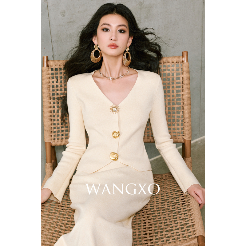 WANGXO 定制大金属装饰修身V领开衫套装2501188W