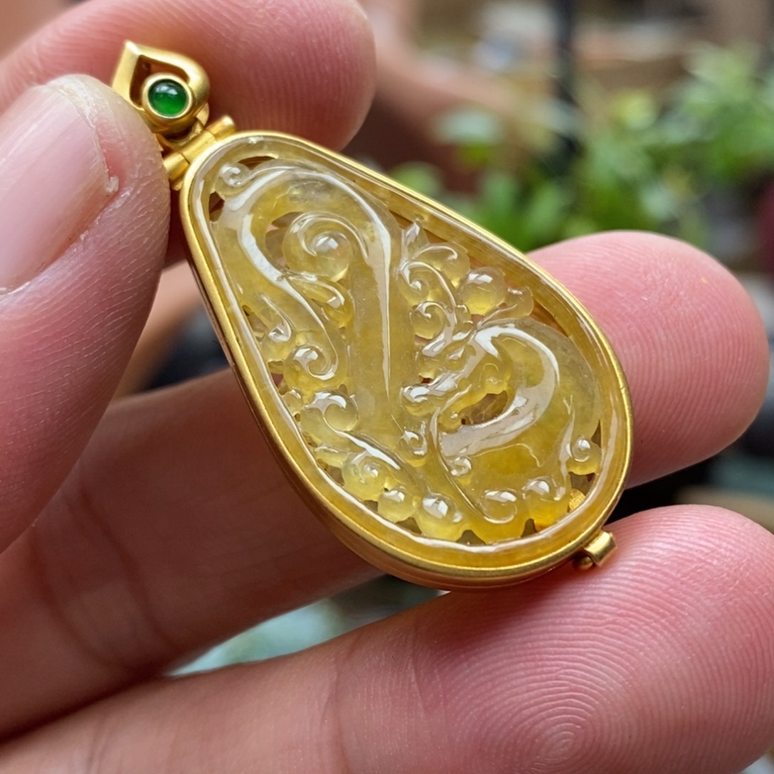 翡翠颈饰18K金镶嵌挂件