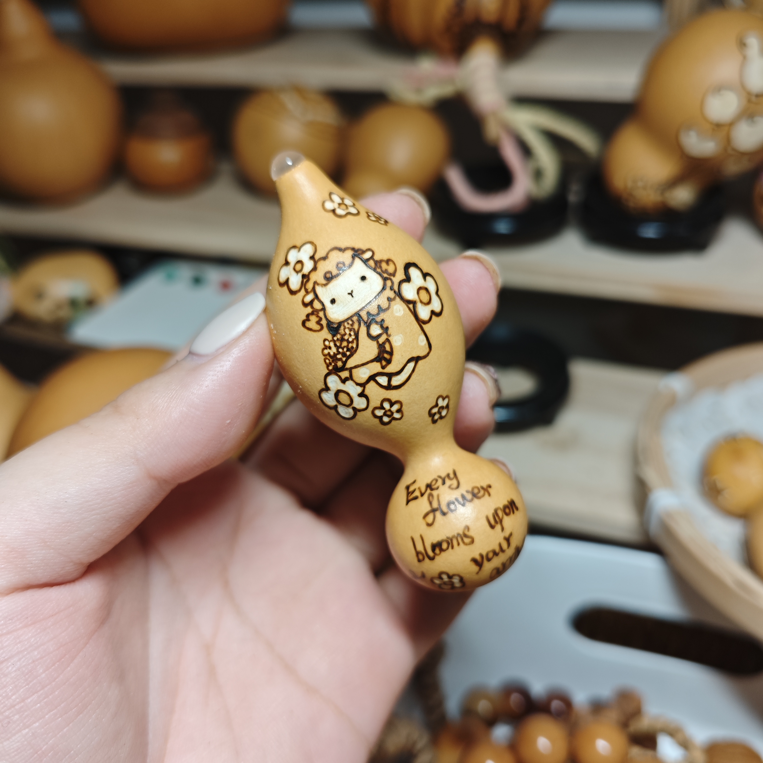 小羊绵绵花花设计款葫芦，后背有一小处生长纹