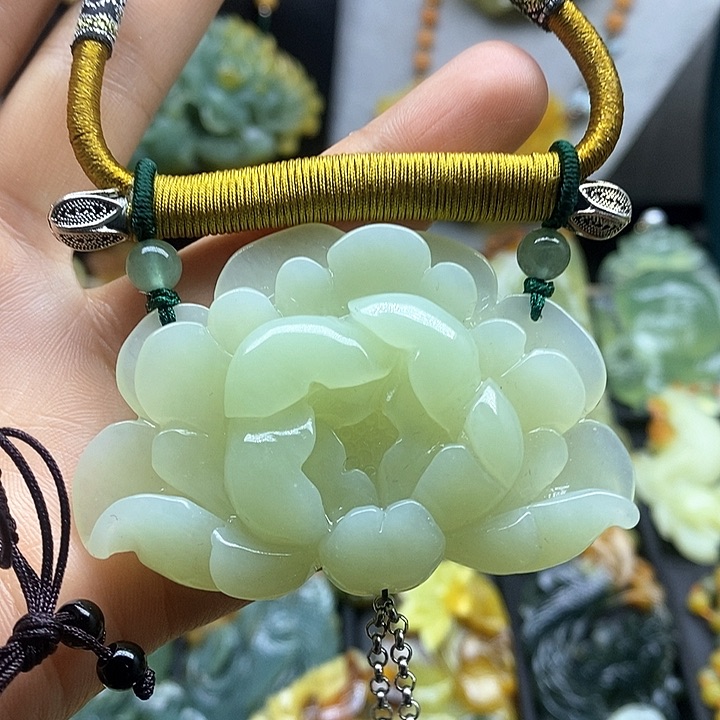 蛇纹石玉挂件未镶嵌