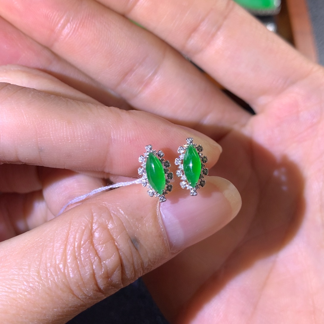 翡翠18K金镶嵌耳饰翡翠