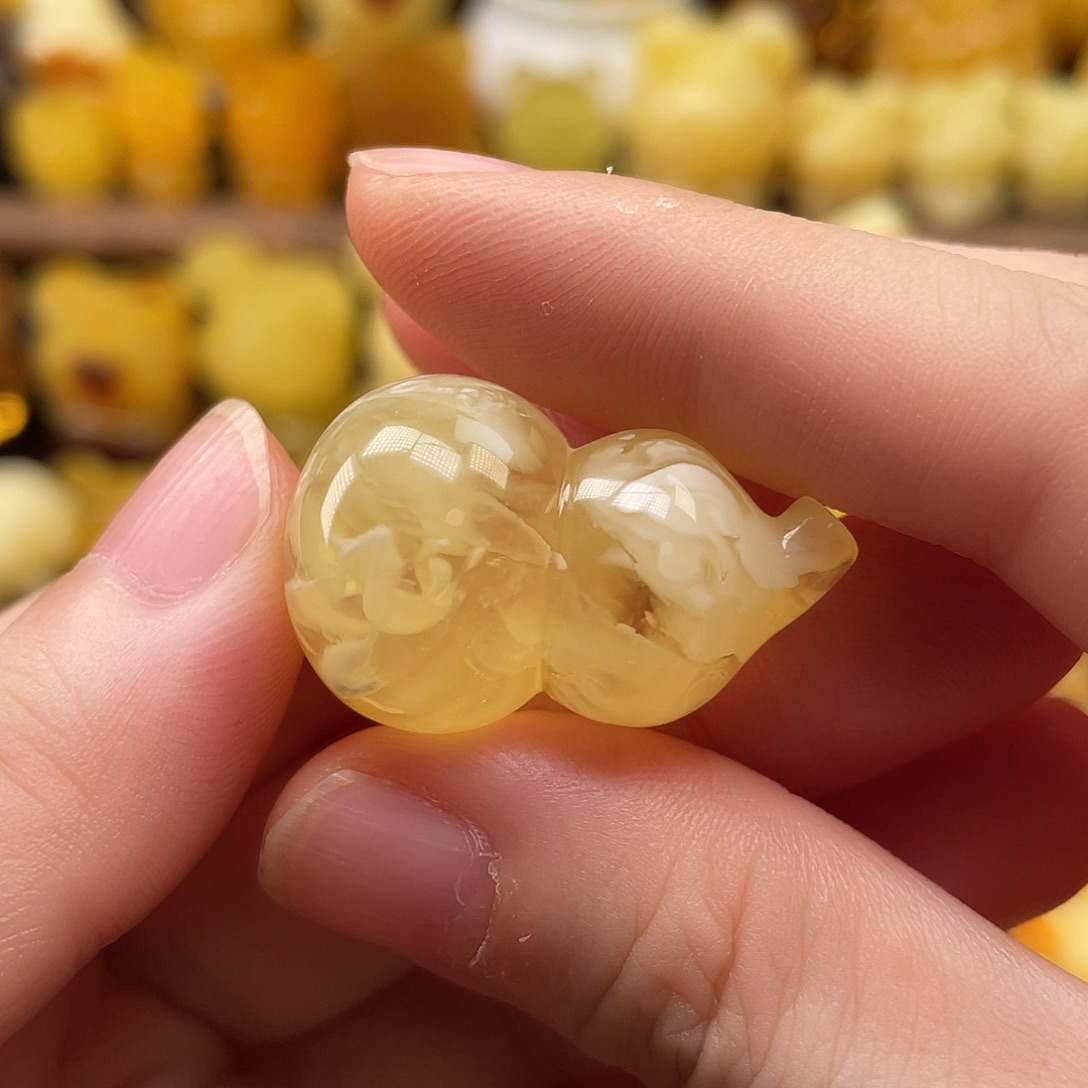 琥珀未镶嵌珠宝奇石