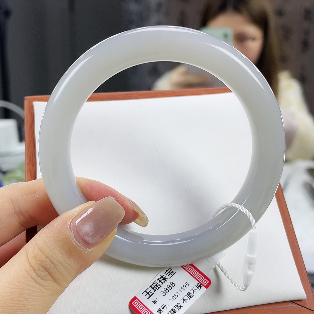 和田玉手镯未镶嵌午*黑