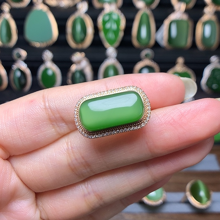 和田玉首饰18K金镶嵌