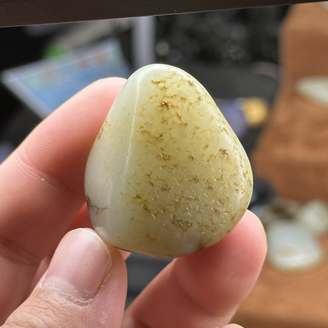 新疆和田玉水草沁洒金皮原石吊坠