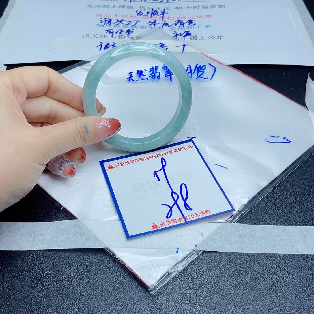 翡翠手镯未镶嵌翡翠