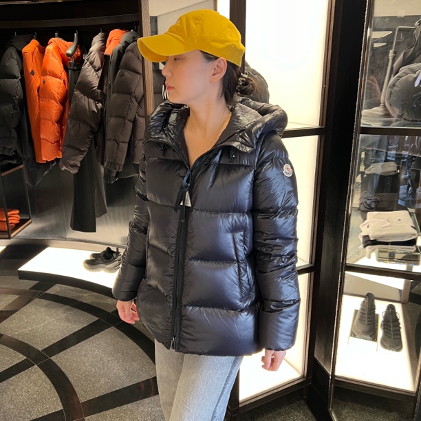 未使用 MONCLER 蒙口女士黑色经典羽绒服 宽松版型 serittes 
