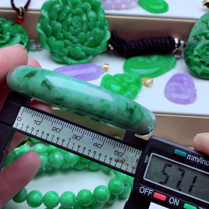 翡翠未镶嵌手镯…．．