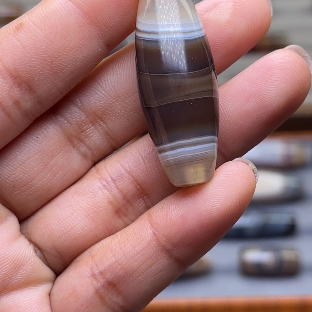 在***前玛瑙/玉髓未镶嵌颈饰