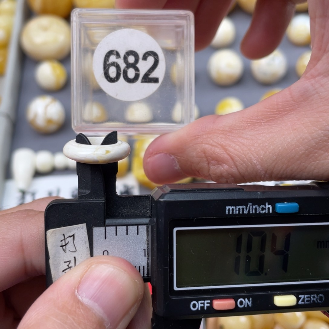 蜜蜡珠宝奇石未镶嵌