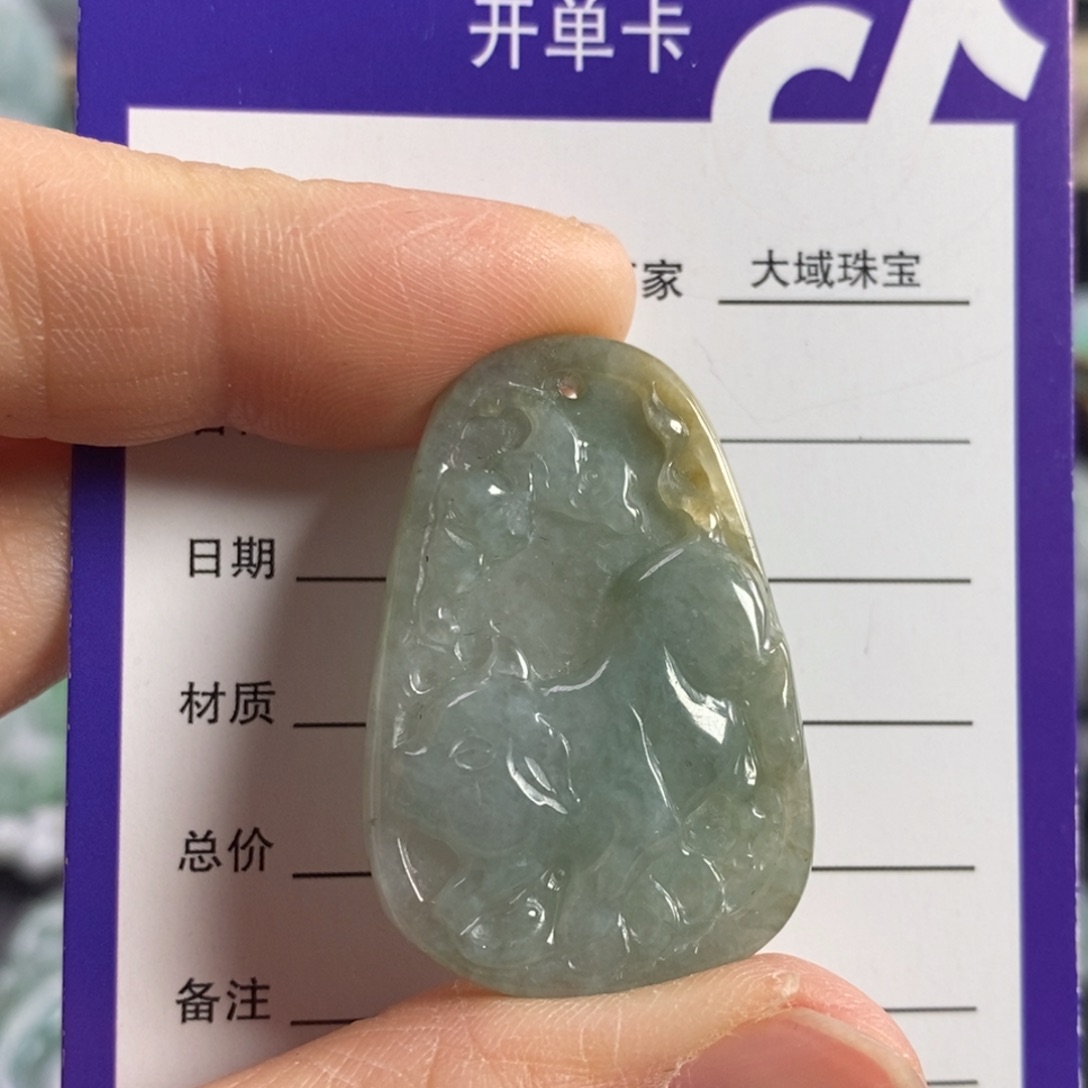 翡翠颈饰未镶嵌发财猪