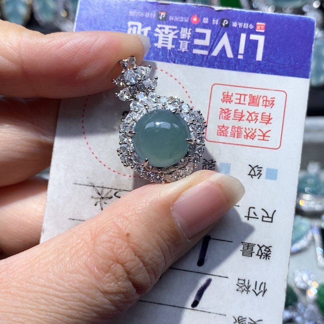 翡翠颈饰未镶嵌翡翠