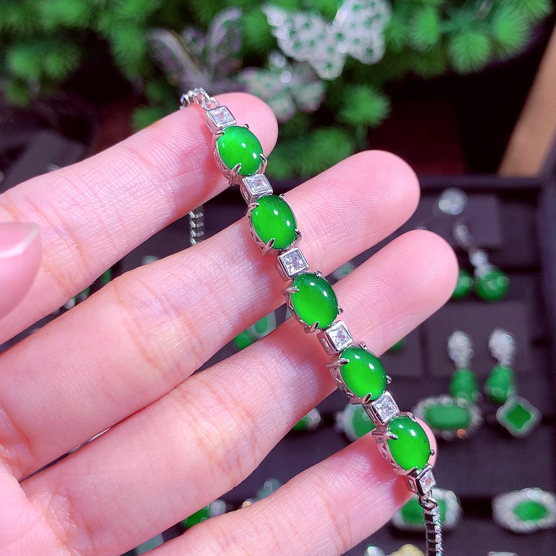 颈饰未镶嵌翡翠天然