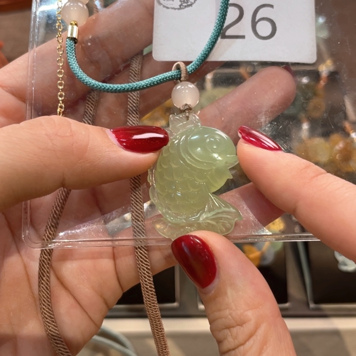 蛇纹石玉颈饰未镶嵌