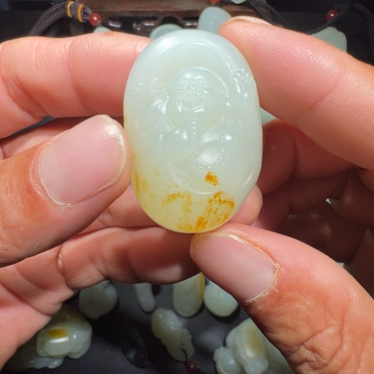 和田玉未镶嵌颈饰碎****老