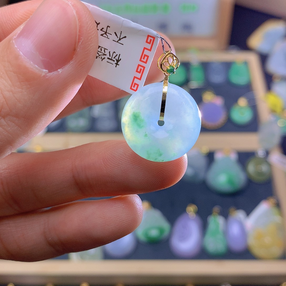翡翠颈饰18K金镶嵌翡翠