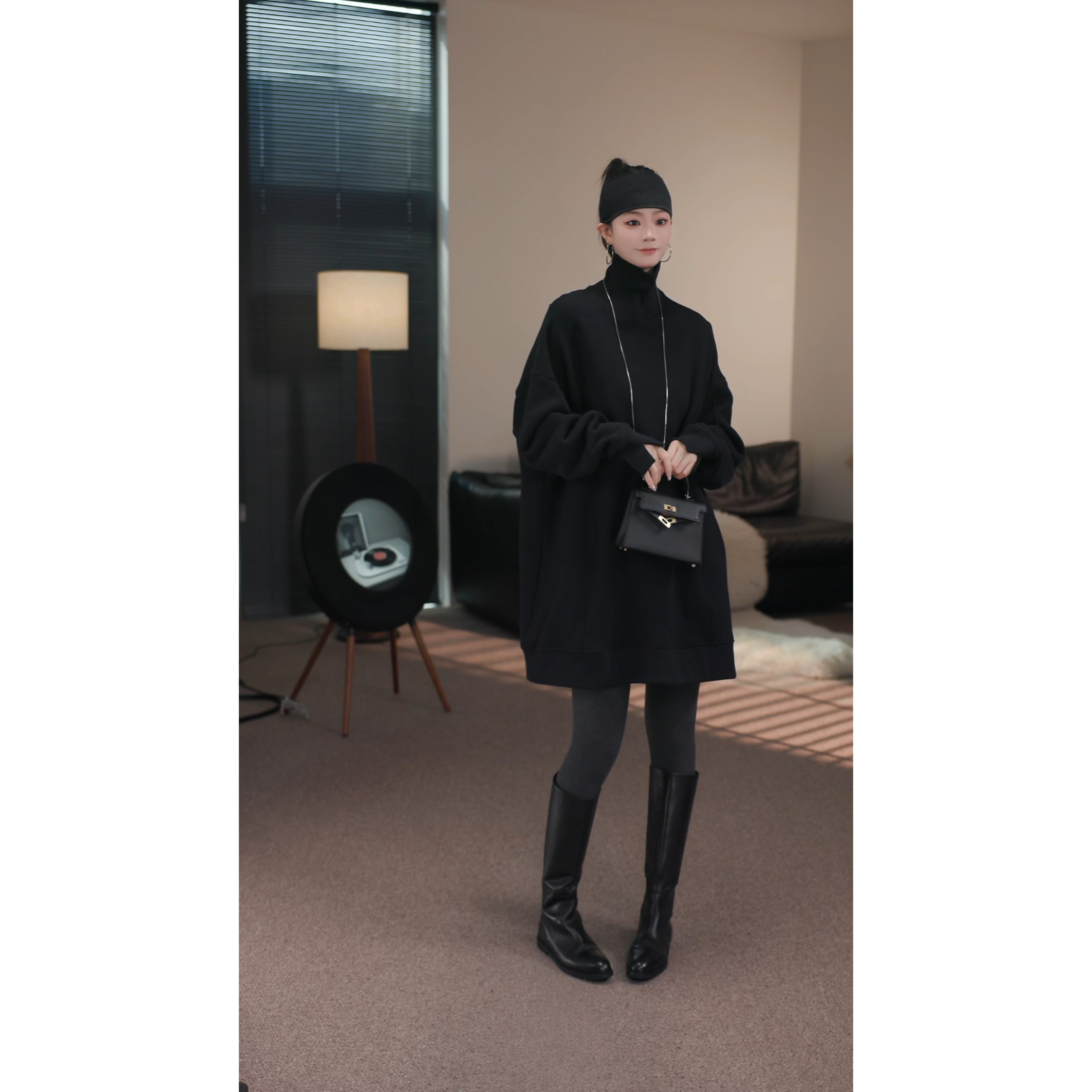 卢尚设计款开叉中领扩版卫衣251203