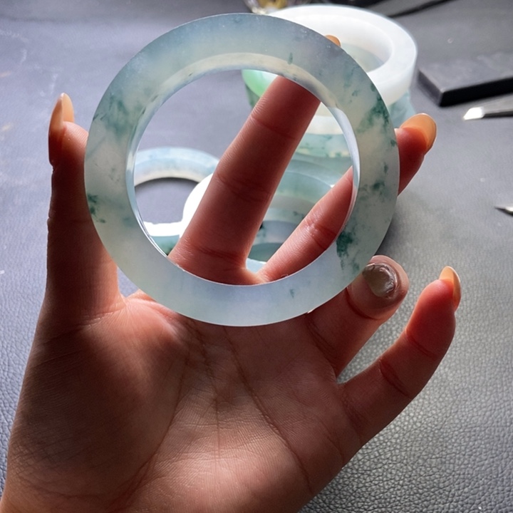 用***2定制翡翠未镶嵌翡翠手镯