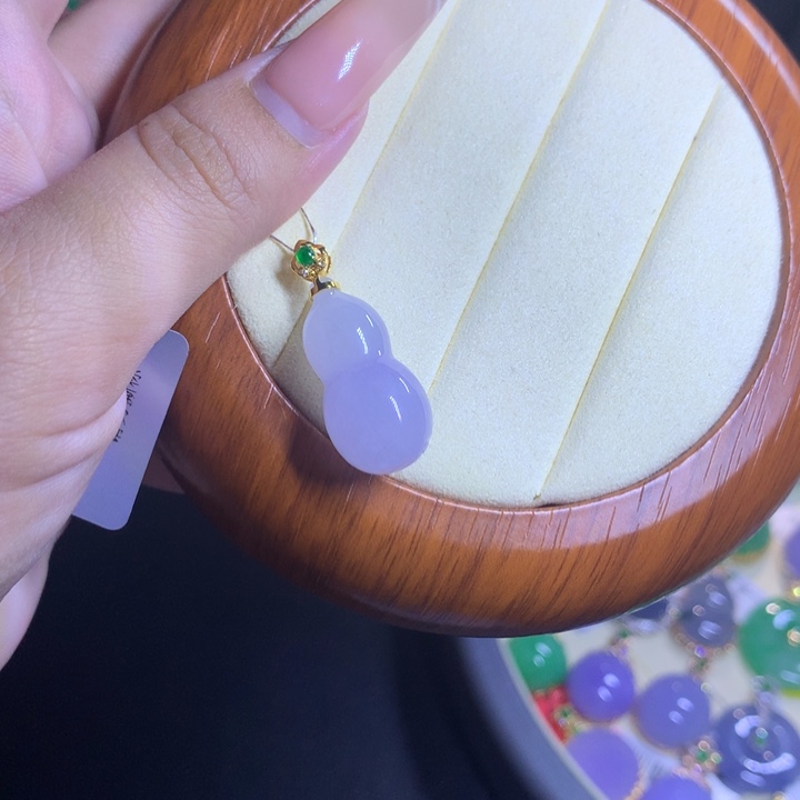 颈饰18K金镶嵌翡翠天然