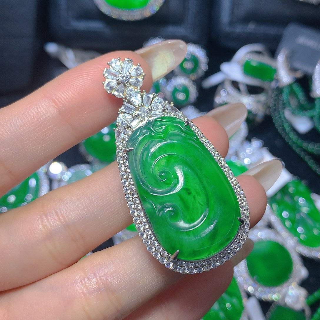 翡翠颈饰银S925镶嵌翡翠