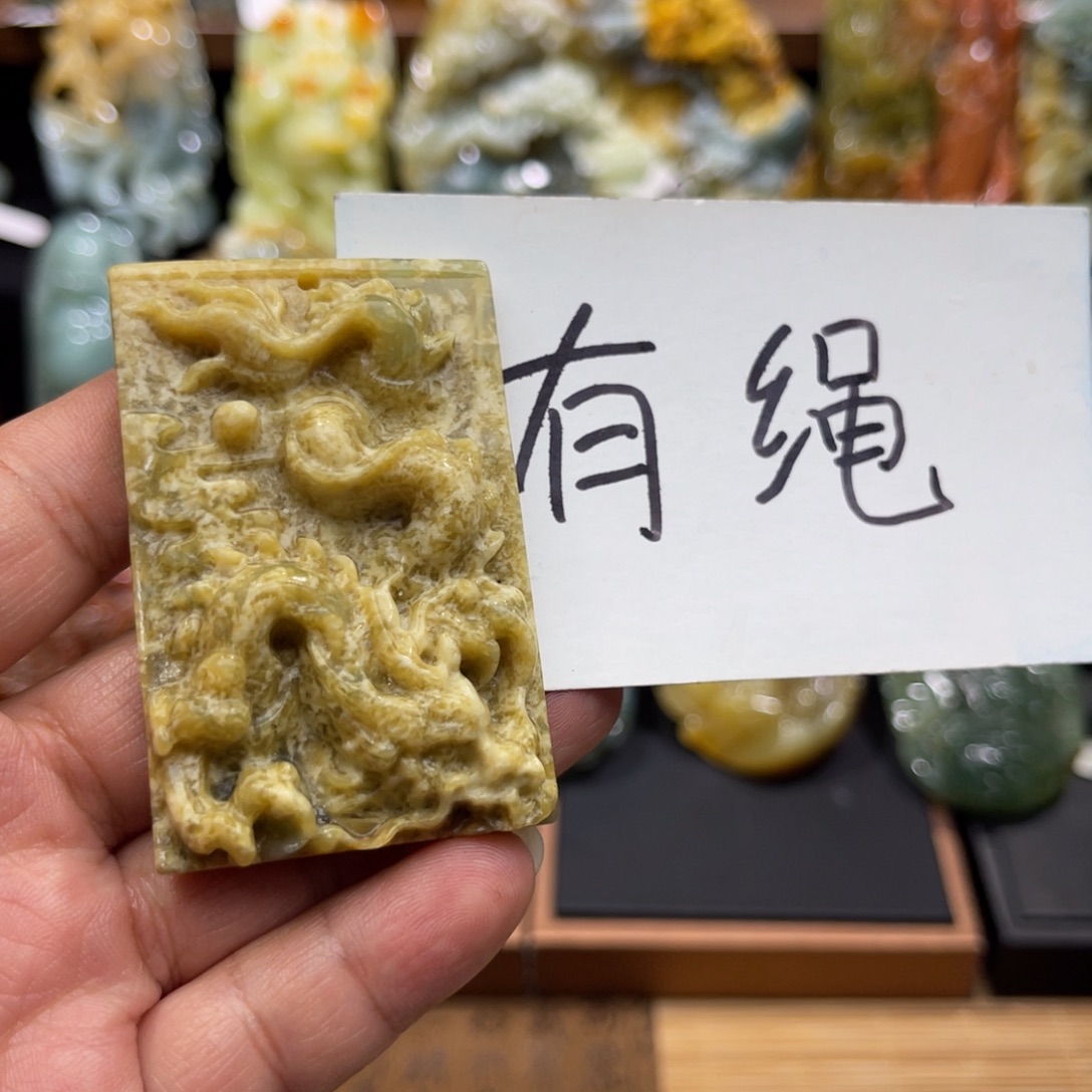 蛇纹石玉未镶嵌颈饰