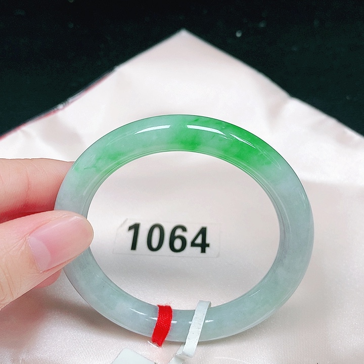 翡翠未镶嵌手镯（圆镯）