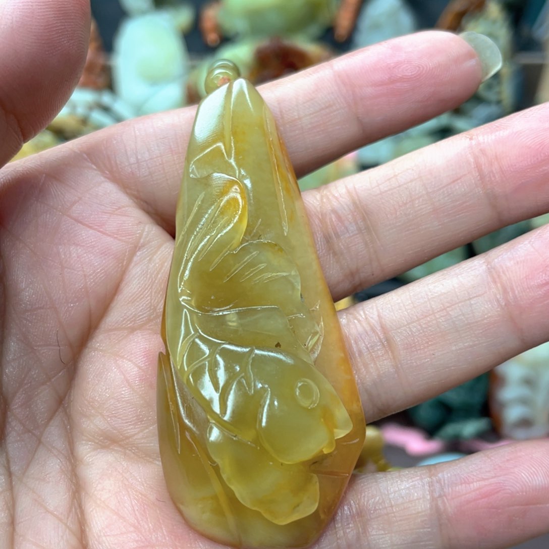 蛇纹石玉颈饰未镶嵌