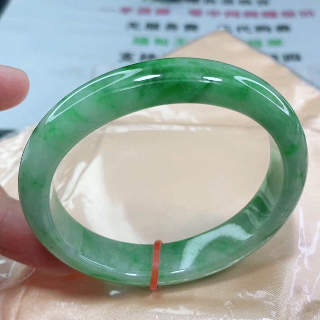 翡翠手镯未镶嵌55圈口贵妃