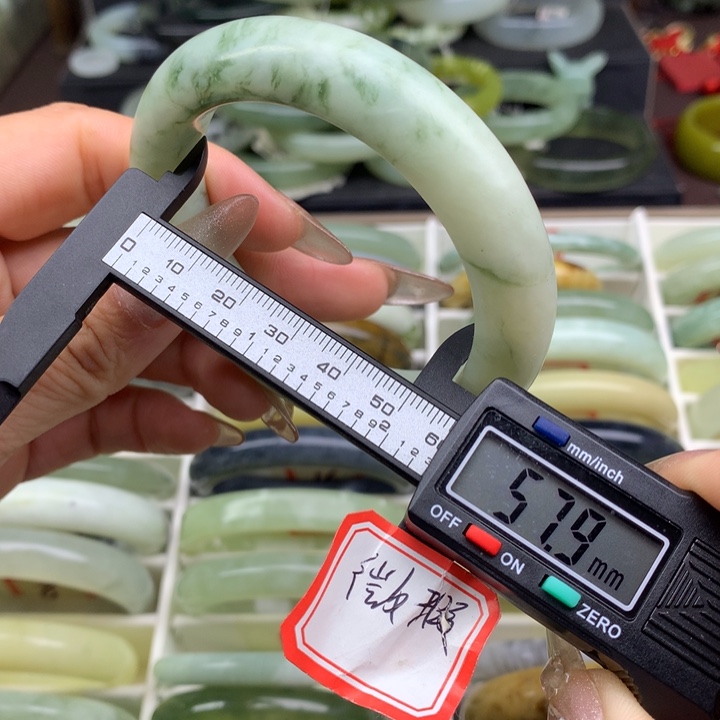 蛇纹石玉未镶嵌手镯5