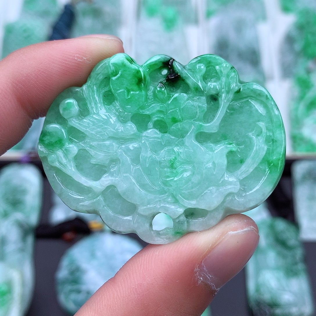 翡翠颈饰未镶嵌翡翠吊坠