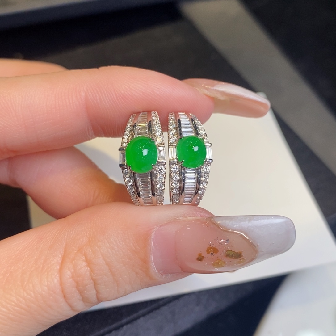 翡翠耳饰18K金镶嵌蛋面