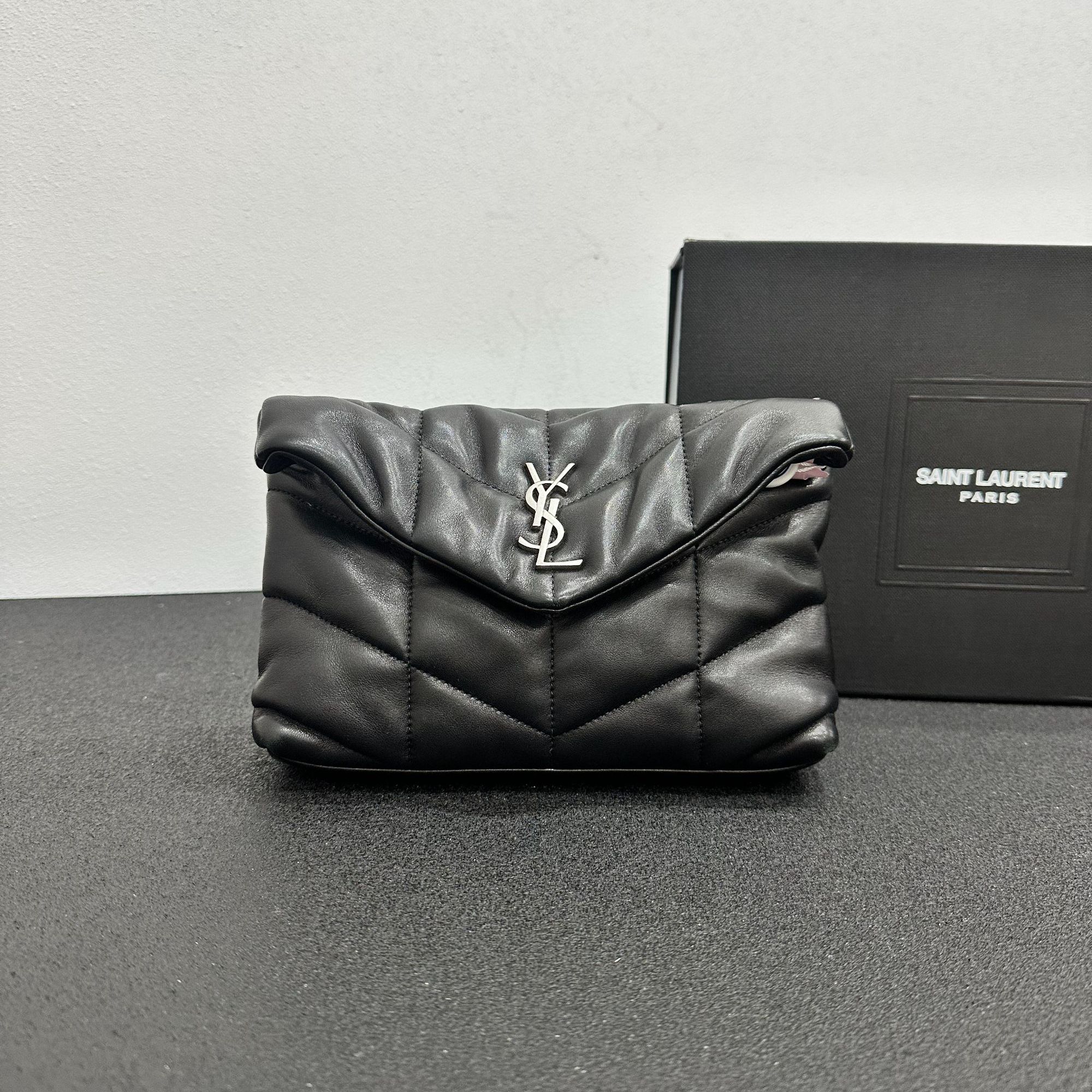 未使用 YSL/圣罗兰 壹所奢品YSL 云朵 小号 黑银 新款 闲置