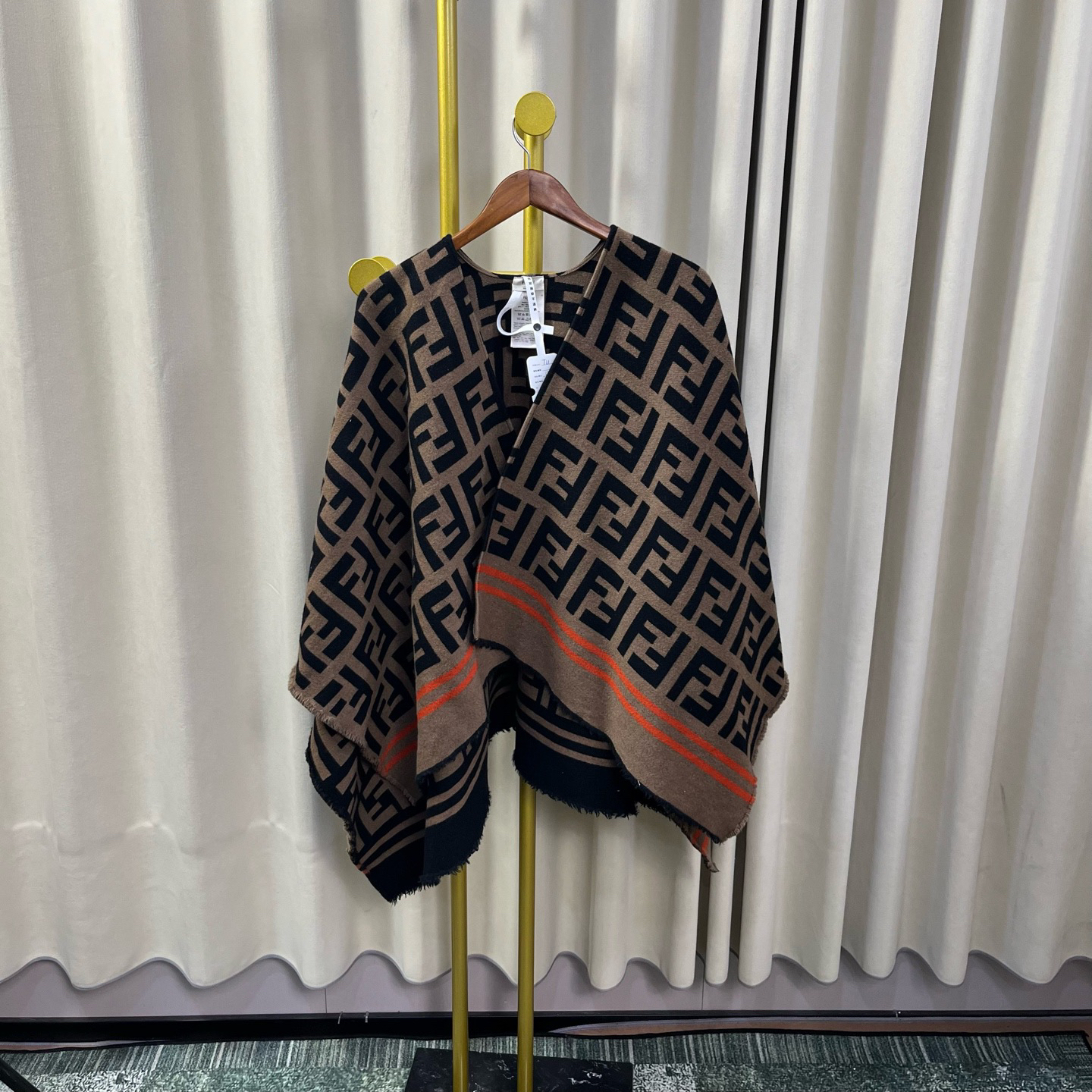 99新 FENDI/芬迪 Fendi/芬迪 棕色老花经典满印披肩 