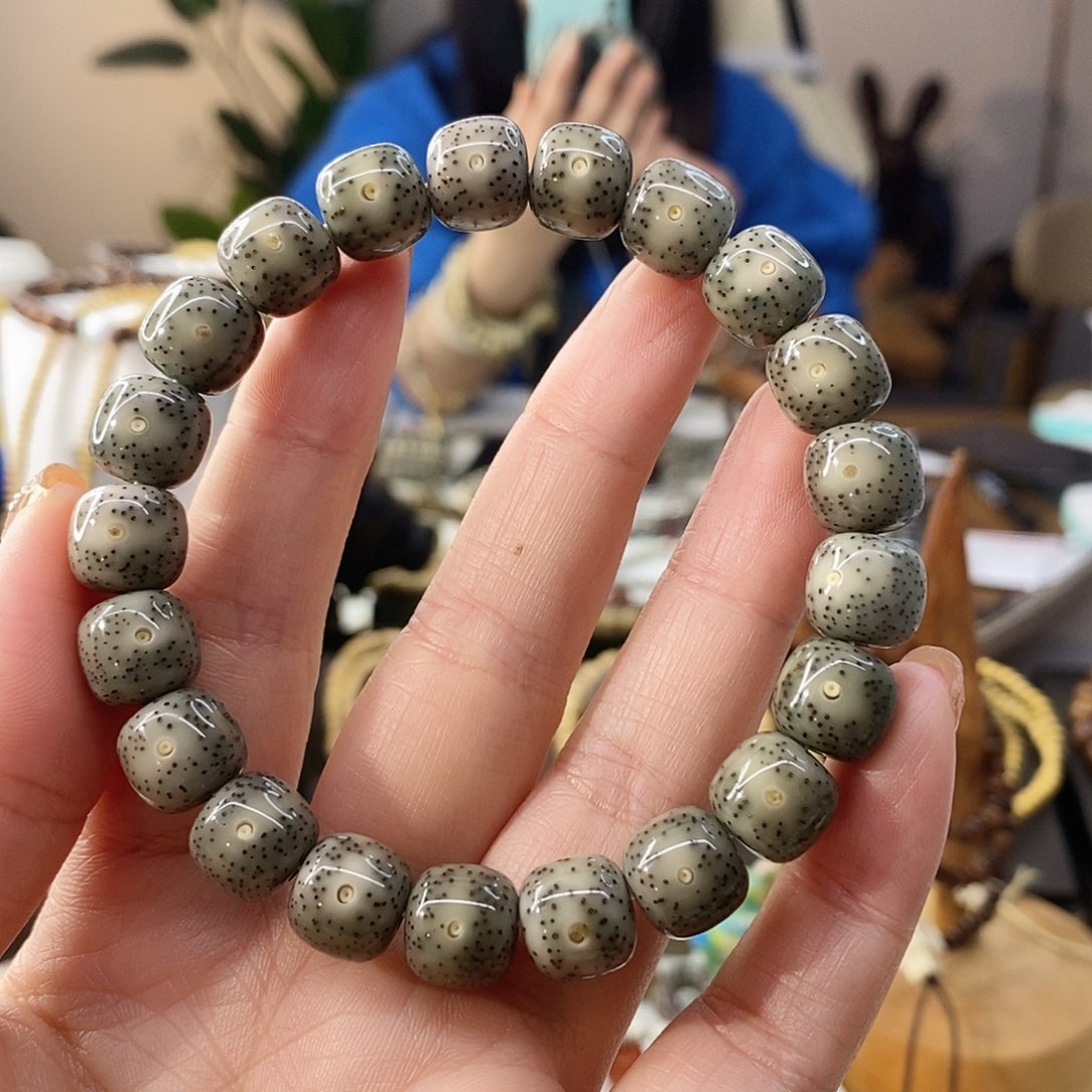 星月菩提手串西*卡11糯冰星点侧白