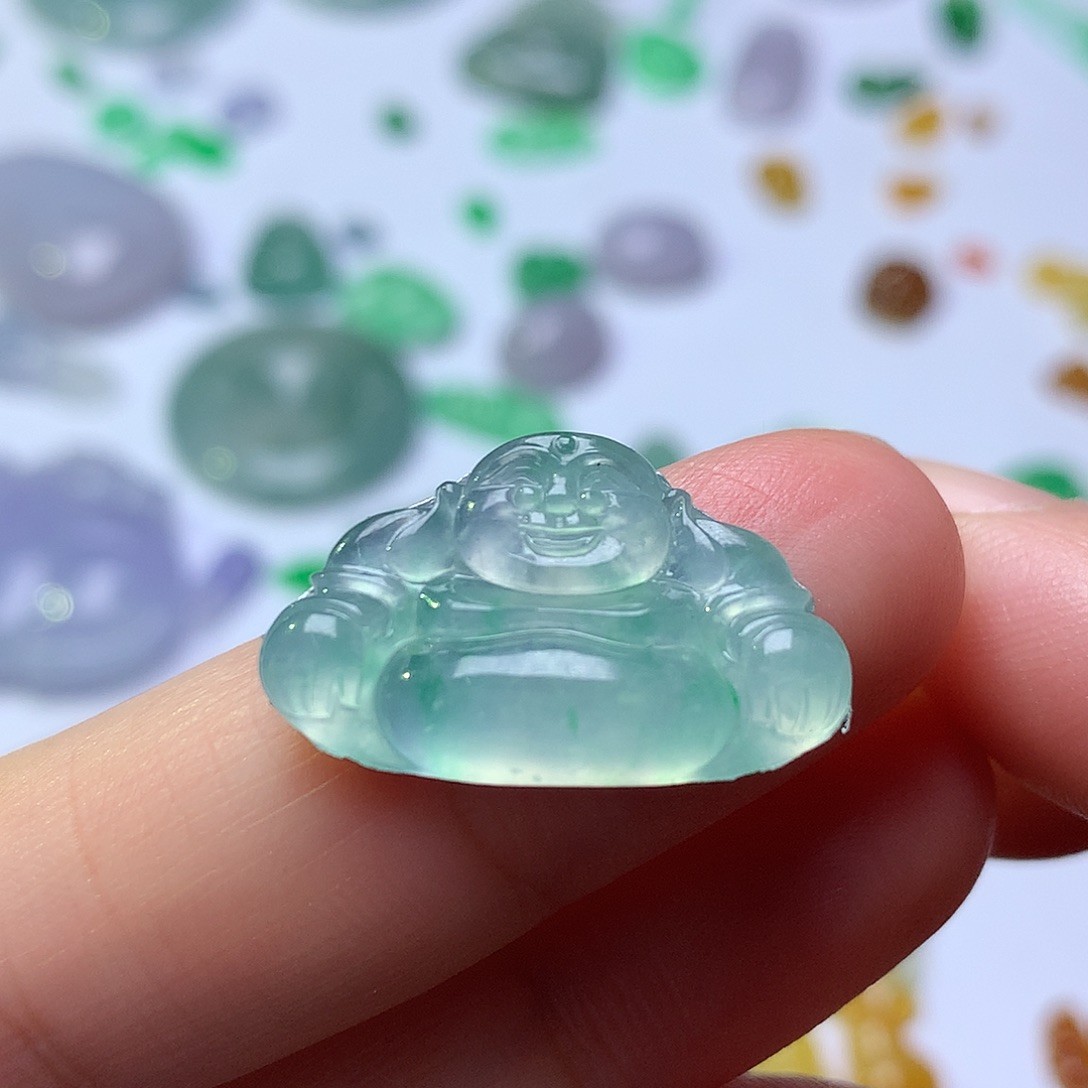 翡翠未镶嵌颈饰佛