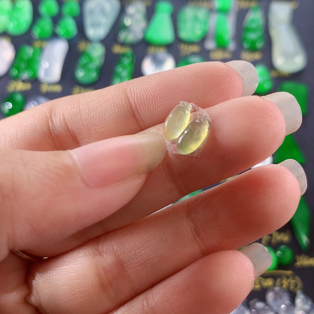 【闪购商品】翡翠颈饰未镶嵌小福瓜一对