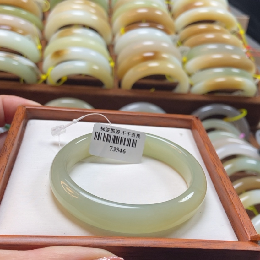 【闪购商品】和田玉手镯未镶嵌52